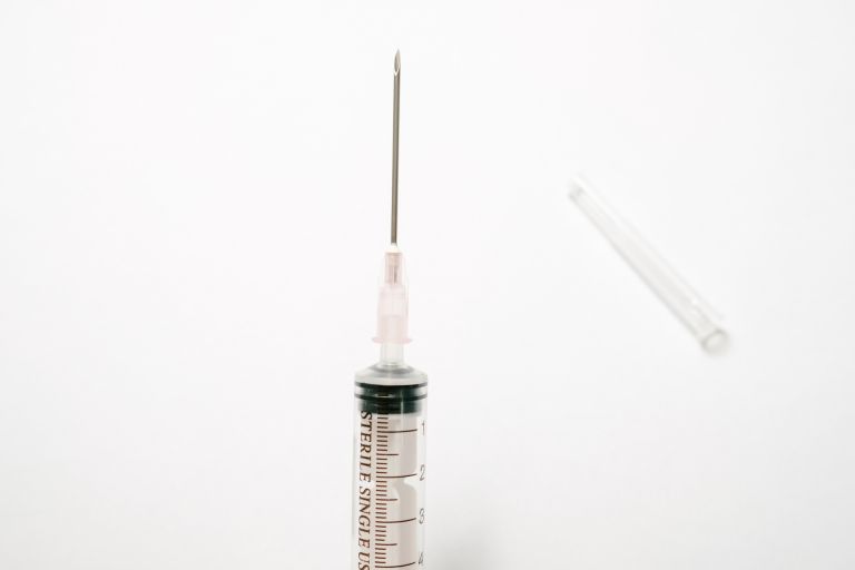 フランスの公衆衛生先進モデル公平な医療とワクチン体制の歩み